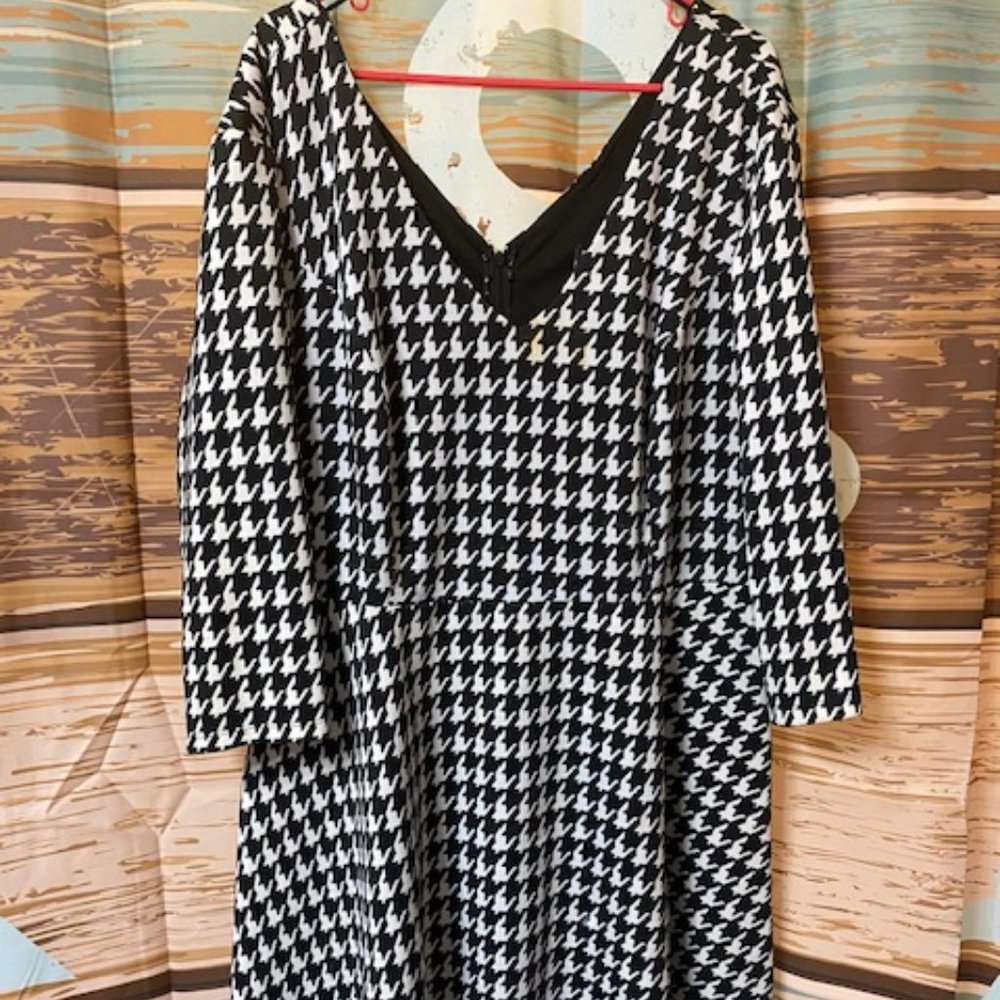 Lucie Lu 3/4 sleeve Houndstooth scuba dress